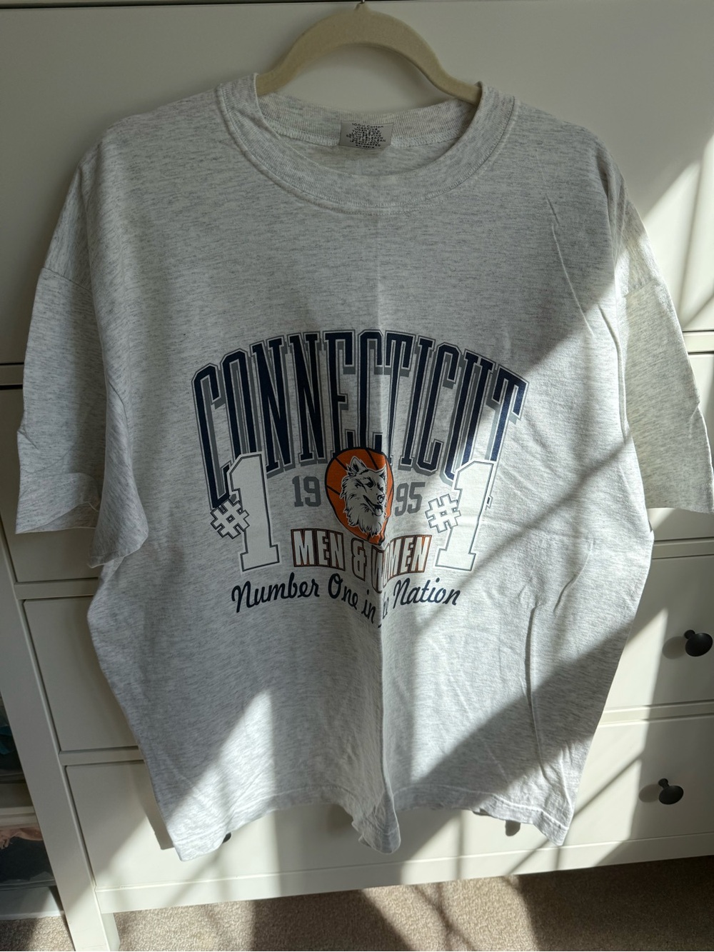 Vintage 1995 UConn shirt